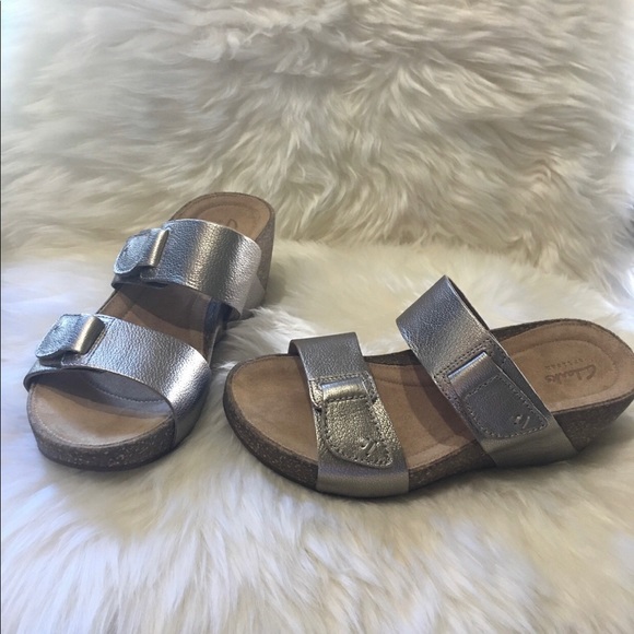 NIB! Clarks “Temira East” NIB size 8M Gold - Picture 2 of 6